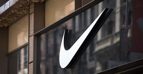 allah onder nike schoen|Nike Air Max: Muslims urge Nike to recall shoes with logo some .